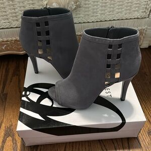 Nine West The Moment Gray Suede Leather Cut Out Heeled Peep Toe Ankle Booties 9